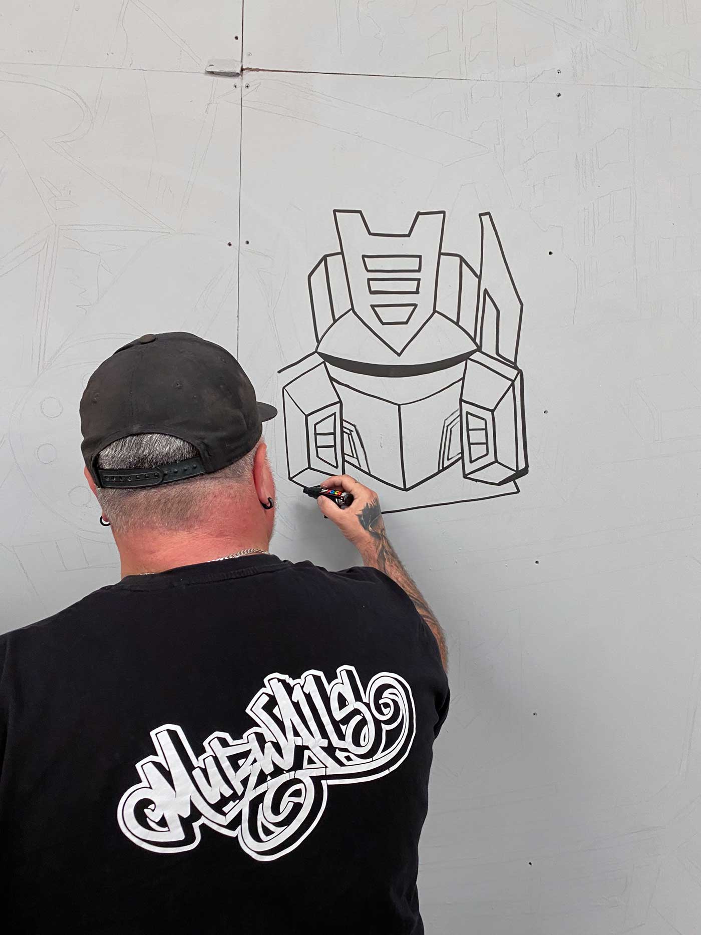 Artist-creates-Transformers-Mural