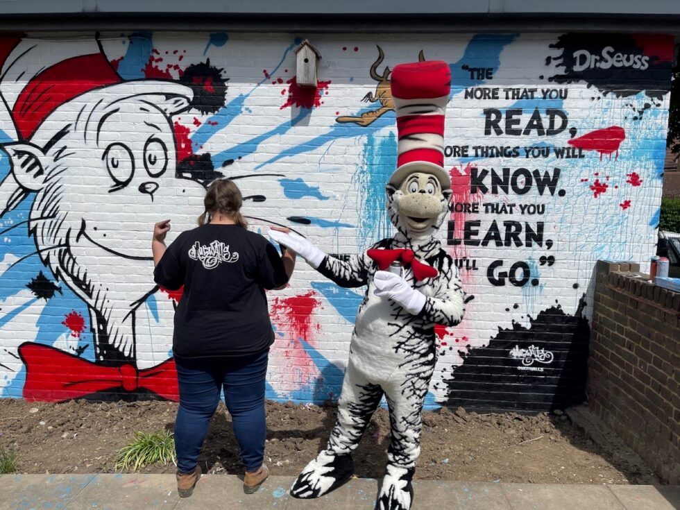 Dr Seuss - Cat in the Hat MurWalls photos